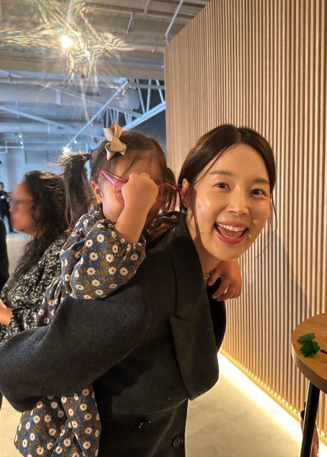 [서울=뉴시스] 한지혜와 딸의 모습. (사진=한지혜 인스타그램 캡처) 2024.10.21. photo@newsis.com&nbsp; *재판매 및 DB 금지