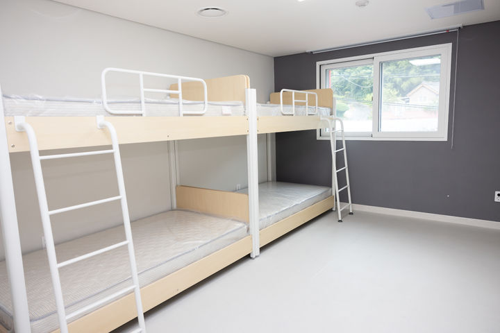 [광주=뉴시스] 광주 광일고 기숙사 정훈관 내부. (사진 = 광주교육청 제공). 2024.10.21. photo@newsis.com *재판매 및 DB 금지