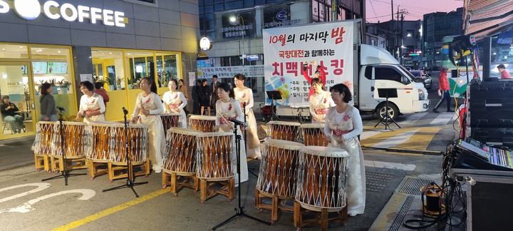 [함평=뉴시스] 전남 함평군 국향대전 치맥버스킹 자료사진. (사진=함평군 제공) photo@newsis.com *재판매 및 DB 금지