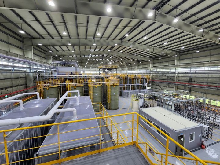 [서울=뉴시스] 아이에스에코솔루션의 폐배터리 후처리 공장의 모습. 2024.10.23. (사진=아이에스동서 제공) photo@newsis.com *재판매 및 DB 금지