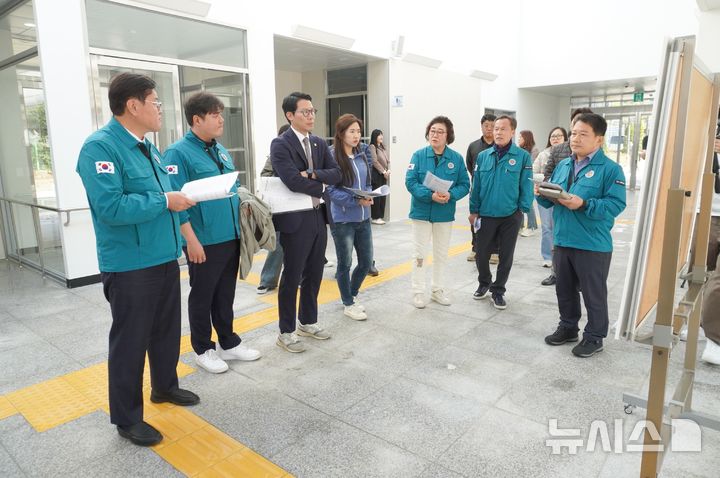 [포천=뉴시스] 주요 사업장 답사. (사진=포천시의회 제공) 2024.10.24 photo@newsis.com