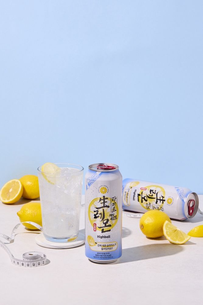 [서울=뉴시스] 24일 유통업계에 따르면 편의점 CU는 전날(23일) '생레몬하이볼 라이트'를 출시했다. (사진=BGF리테일 제공) *재판매 및 DB 금지