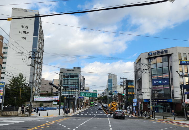 [서울=뉴시스] 중랑구, 중화역 사거리 우회전 차로 신설. 2024.10.25. (사진=중랑구 제공) *재판매 및 DB 금지