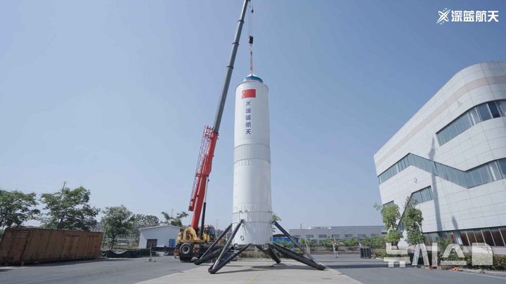 [베이징=뉴시스] 중국의 민간 항공우주 스타트업 기업 선란항톈(딥블루 에어로스페이스)은 24일 2027년 우주여행을 할 수 있는 티켓을 온라인 쇼핑몰 타오바오에서 판매했다고 24일 중국 관영매체 글로벌타임스 등이 보도했다. 사진은 해당 우주여행에 함께 사용될 선란항톈의 운반로켓 성운-1.(사진=선란항톈 홈페이지 갈무리) 2024.10.25 *DB 및 재판매 금지 photo@newsis.com