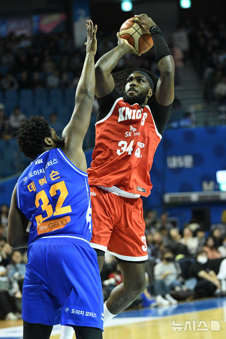 [서울=뉴시스]프로농구 SK, 삼성에 역전승. (사진=KBL 제공)