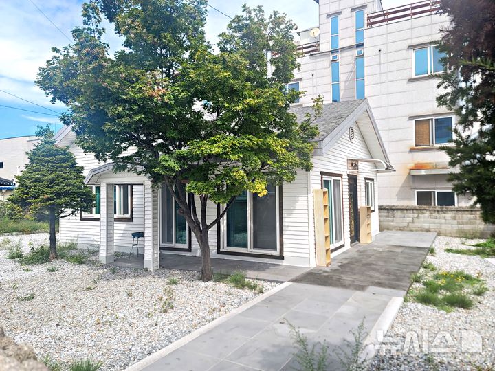  [여주=뉴시스]여주시 하동에 마련된 사택(사진제공=여주교육지원청) 2024. 10. 28 photo@newsis.com