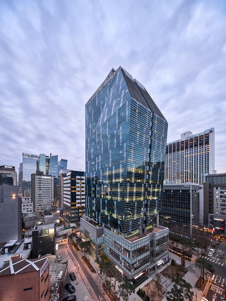 [서울=뉴시스] HL홀딩스 자회사 HL리츠운용이 매입한 서울 중구 다동 '센터플레이스' 빌딩 모습. (사진=HL리츠운용 제공) 2024.10.29 photo@newsis.com *재판매 및 DB 금지