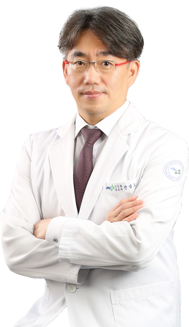 [양산=뉴시스] 안지율 기자 = 양산부산대병원 신경과 안성호 교수. (사진=양산부산대병원 제공). 2024.10.29. photo@newsis.com *재판매 및 DB 금지