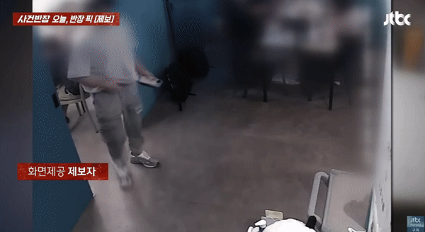 [서울=뉴시스] 서울 서초구의 한 중식당에서 직원이 잠깐 자리를 비운 틈을 타 음식값을 내지 않고 도망간 커플의 '먹튀' 행위가 포착됐다. (사진=JTBC '사건반장') *재판매 및 DB 금지 *재판매 및 DB 금지