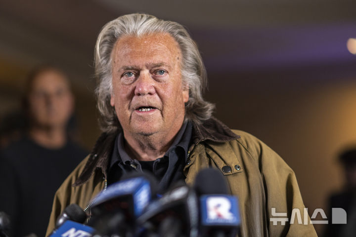 트럼프 법무부, 극우 책사 배넌 법원 판결 뒤집기 시도…“정의실현 위해!”