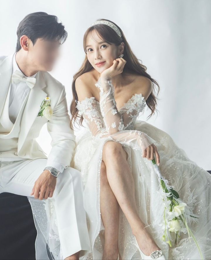 [서울=뉴시스] 그룹 '슈가' 출신 아유미가 결혼 2주년을 자축했다. (사진=아유미 인스타그램 캡처) 2024.10.30. photo@newsis.com *재판매 및 DB 금지