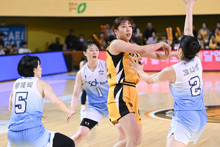 [서울=뉴시스] 여자프로농구 청주 KB국민은행의 나가타 모에. (사진=WKBL 제공) *재판매 및 DB 금지