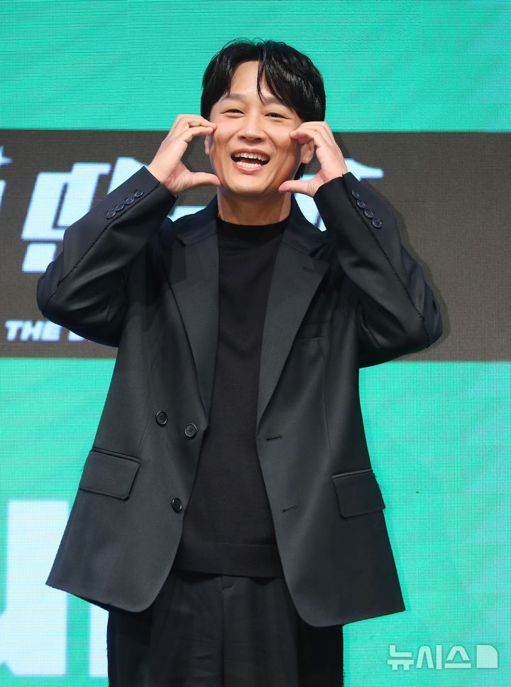 [서울=뉴시스] 김혜진 기자 = 배우 차태현이 31일 오후 서울 영등포구 KBS에서 열린 KBS2 '더 딴따라' 제작발표회에서 포즈를 취하고 있다. 2024.10.31. jini@newsis.com