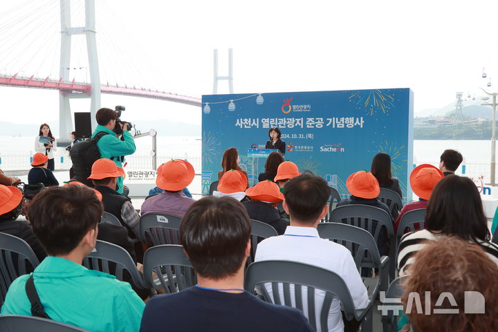 인도 놓고 횡단보도 깔고…사천시, 취약계층 '열린관광지 조성' 완료