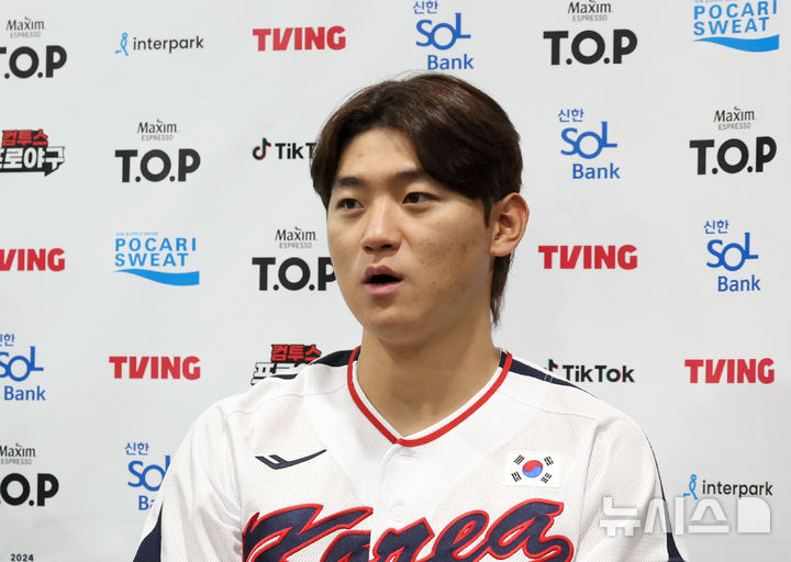 [서울=뉴시스] 김금보 기자 = 김도영 2024 WBSC 프리미어12 한국 야구대표팀이 1일 서울 구로구 고척스카이돔에서 쿠바와의 1차 평가전에 앞서 인터뷰를 하고 있다. 2024.11.01. kgb@newsis.com