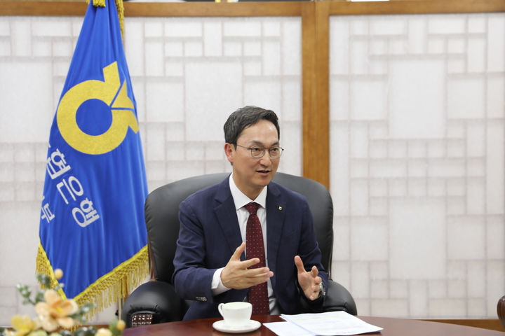 [창원=뉴시스]조청래 NH농협은행 경남영업본부장.2024.11.03.(사진=농협은행 경남본부 제공) photo@newsis.com *재판매 및 DB 금지