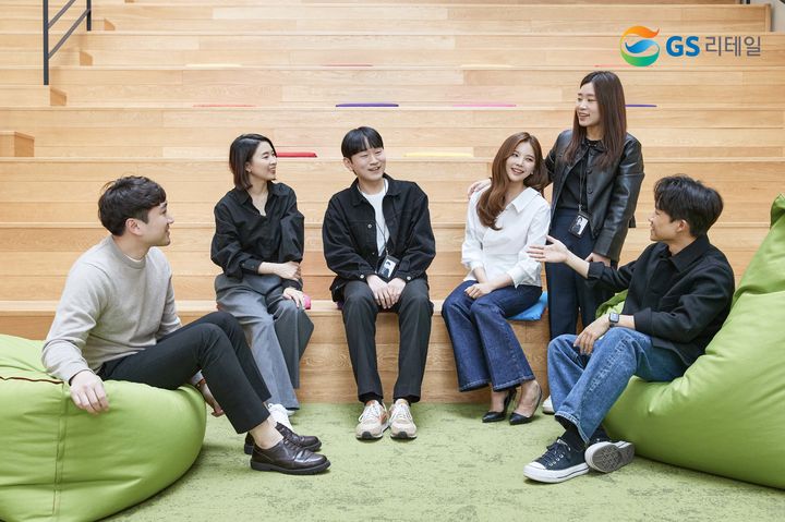 [서울=뉴시스] GS리테일이 '2024년 공정채용 우수기업 어워즈'에서 고용노동부 장관상을 수상했다고 4일 밝혔다. (사진=GS리테일 제공) *재판매 및 DB 금지