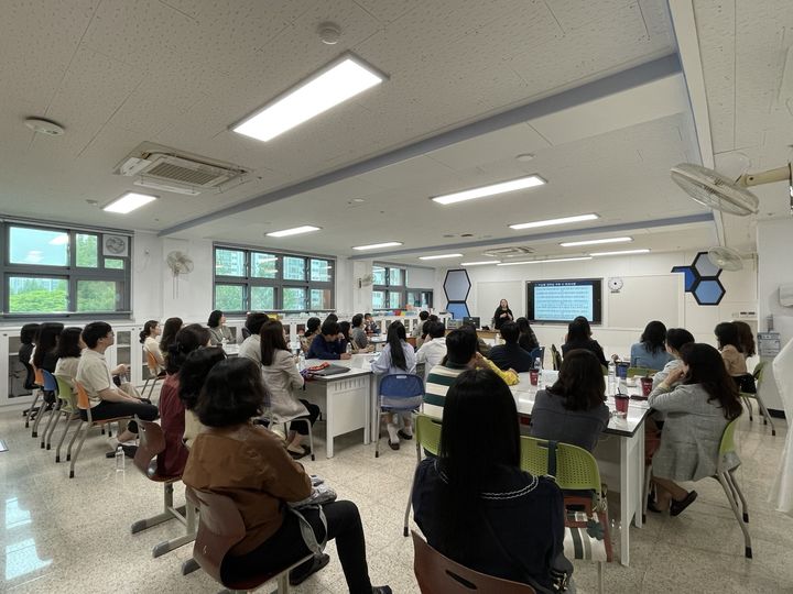 [대전=뉴시스] 교육부의 지능형 과학실 모델학교 최우수학교에 선정된 한밭초등학교 지능형 과학실  공개 모습. (사진=대전시교육청 제공) 2024.11.05. photo@newsis.com   *재판매 및 DB 금지