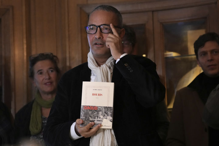 [프랑스=AP/뉴시스]지난 4일(현지시각) 알제리 출신 작가 카멜 다우드가 올해 프랑스 공쿠르상 수상자로 선정됐다.2024.11.05. *재판매 및 DB 금지