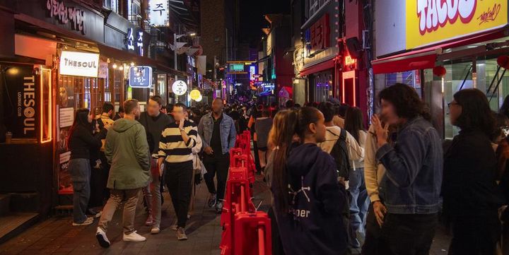 [서울=뉴시스]작년 핼러윈데이를 앞둔 10월 25일 금요일 이태원 세계음식문화거리 모습. 2024.11.05. (사진=용산구 제공) *재판매 및 DB 금지