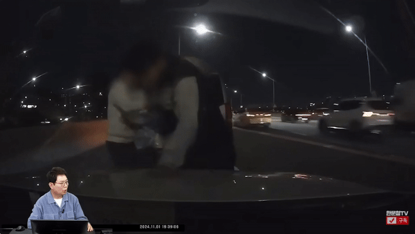 [서울=뉴시스] 유튜브 채널 '한문철 TV'에 지난 6일 '보험사 현장출동직원이다. 사설 렉카 기사가 고객 차량을 끌고 가려 해 이를 제지하다 폭행당했다'는 제목의 영상이 올라왔다. (사진= 한문철 TV 유튜브 캡처) *재판매 및 DB 금지