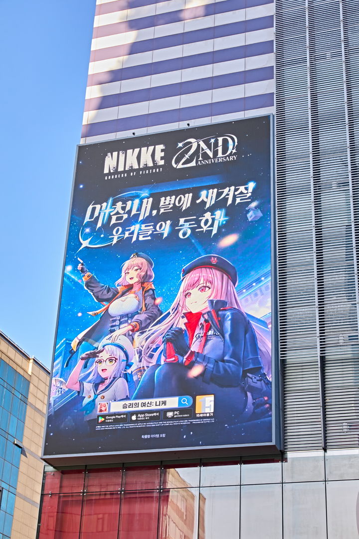 '승리의 여신: 니케' 2주년 겹경사…차트 역주행, 中판호 발급