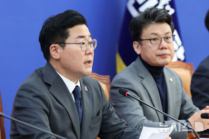 [서울=뉴시스] 권창회 기자 = 박찬대 더불어민주당 원내대표가 7일 오전 서울 여의도 국회에서 열린 정책조정회의에서 발언하고 있다. 2024.11.07. kch0523@newsis.com