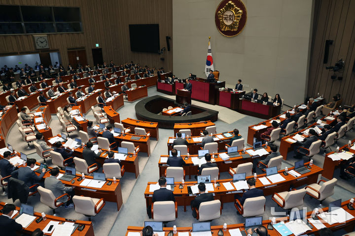 [서울=뉴시스] 조성우 기자 = 한덕수 국무총리가 7일 오전 서울 여의도 국회에서 열린 예산결산특별위원회 전체회의에서 인사말을 하고 있다. 2024.11.07. xconfind@newsis.com