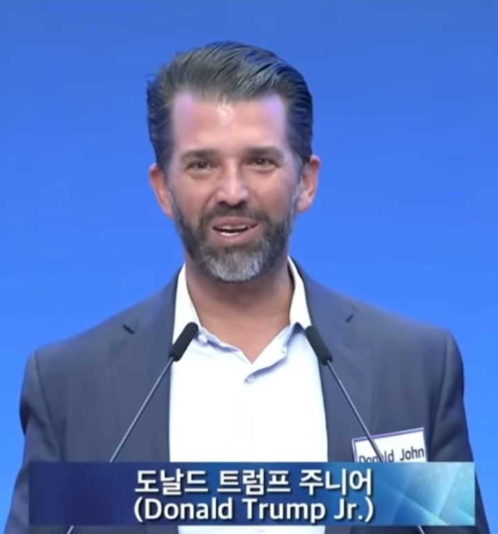 서울=뉴시스] 2024년 8월 25일,도널드 트럼프 미 대통령 당선인의 장남 트럼프 주니어가 한국을 찾아 여의도순복음교회 예배 현장에서 간증하고 있다.(사진=순복음위드교회 유튜브 갈무리) *재판매 및 DB 금지
