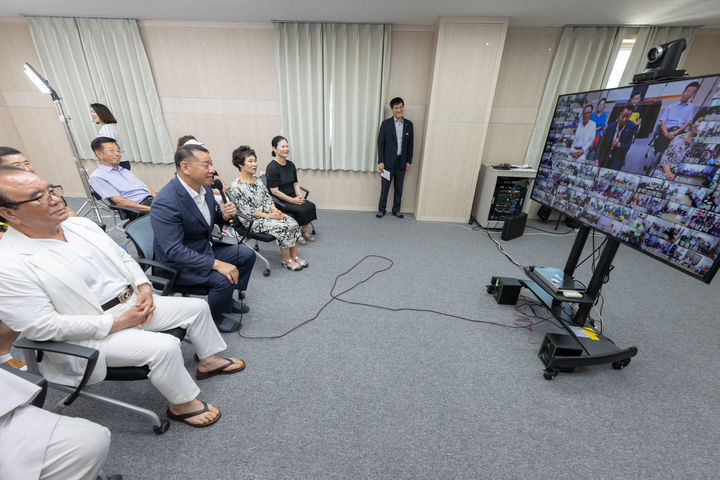 [공주=뉴시스] 대한민국 정부박람회에서 선보이는 공주시 스마트 경로당 통합센터 시범방송 현장 모습. (사진=공주시 제공) 2024.11.08. photo@newsis.com *재판매 및 DB 금지