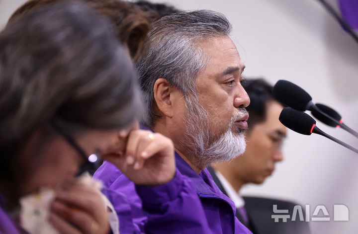 [서울=뉴시스] 조성우 기자 = 이정민 10·29 이태원 참사 유가족협의회 위원장이 8일 오후 서울 여의도 국회 의원회관에서 열린 10.29 이태원 참사 주요 책임자 1심 판결 무엇을 밝혔고 무엇을 놓쳤는가? 세미나에서 발언하고 있다. (기사 내용과 직접적 관련은 없습니다) 2024.11.08. xconfind@newsis.com