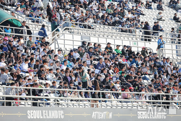 [서울=뉴시스] 프로축구 K리그2 서울이랜드 관중 사진. (사진=서울이랜드 제공)  *재판매 및 DB 금지