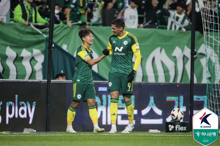 [서울=뉴시스]K리그1 전북, 자동 강등 피해. (사진=프로축구연맹 제공)