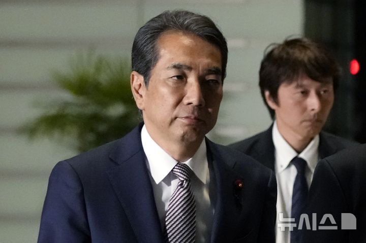 [도쿄=AP/뉴시스]에토 다쿠 일본 농림수산상이 지난해 11월 11일 도쿄 총리 관저로 들어서고 있다. 2025.05.20.