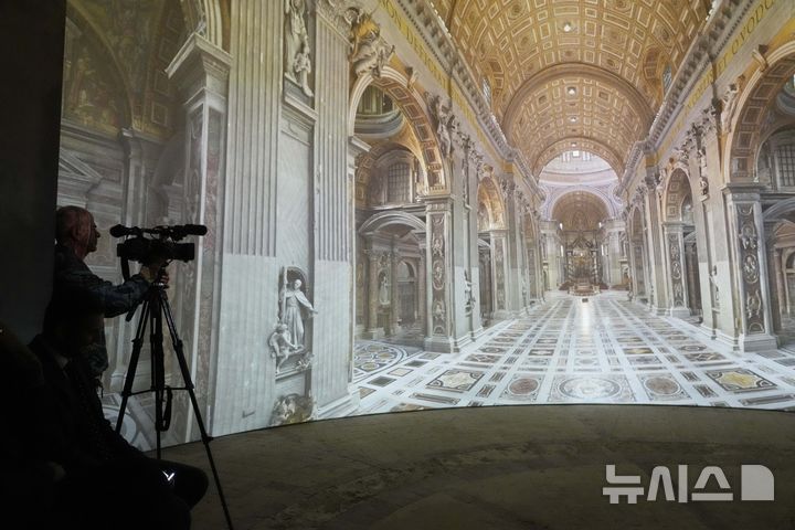 [바티칸=AP/뉴시스] 바티칸과 마이크로소프트가 11일 공개한 성 베드로 대성당의 ‘디지털 트윈’으로 재현한 대성당의 내부가 마치 직접 내부에 들어온 것처럼 생생하다. 2024.11.12.