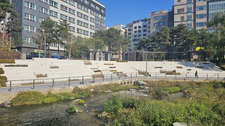 [서울=뉴시스]세곡천 수변주거문화공간. 2024.11.11. (사진=서울시 제공) *재판매 및 DB 금지