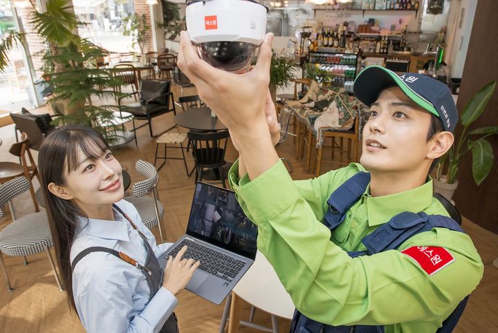 [서울=뉴시스]보안 업계 1위 기업 에스원은 폐쇄회로(CC) TV에 이상이 발생하면 즉시 고객에게 통보해주는 '영상기기 이상 모니터링 서비스'를 새롭게 출시했다고 11일 밝혔다. (사진=에스원 제공) photo@newsis.com *재판매 및 DB 금지