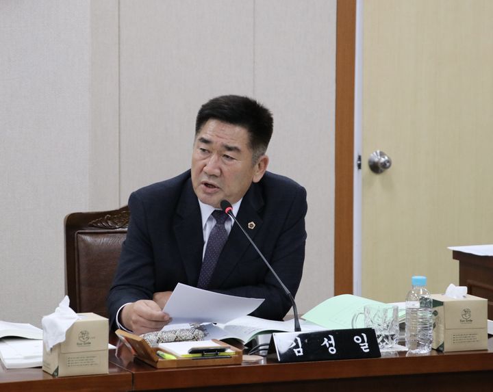[무안=뉴시스] 질의하는 김성일 전남도의원. (사진=도의회 제공) photo@newsis.com *재판매 및 DB 금지