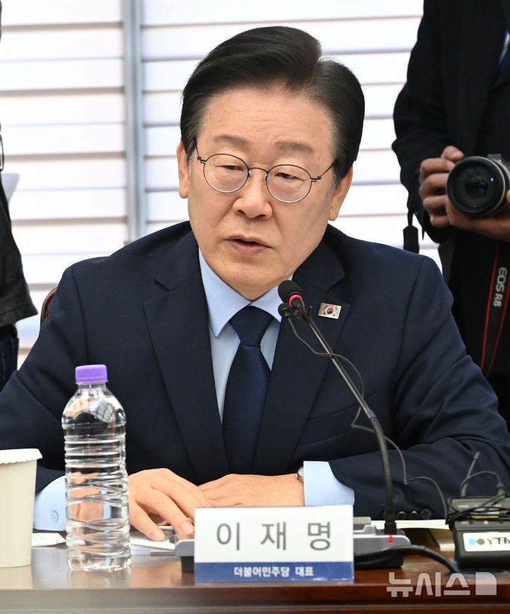 [서울=뉴시스] 국회사진기자단 =  이재명 더불어민주당 대표가 11일 오전 서울 마포구 경총회관에서 열린 간담회에서 발언하고 있다. 2024.11.11. photo@newsis.com