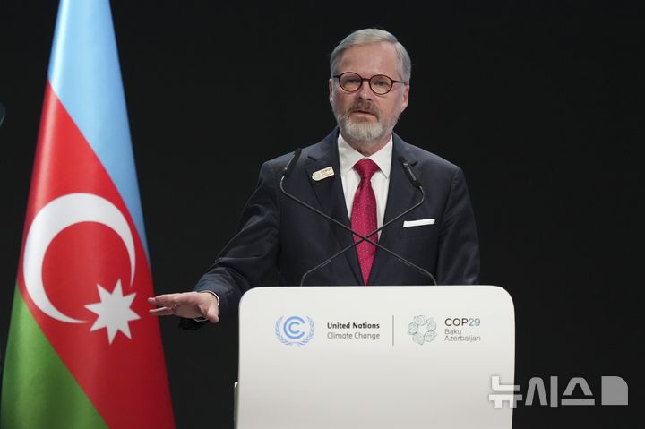 [바쿠=AP/뉴시스]페트르 피알라 체코 총리가 지난해 11월 13일(현지 시간) 아제르바이잔 바쿠에서 열린 제29차 유엔기후변화협약 당사국총회(COP29) 정상회의 본회의에서 연설하고 있다. 2025.06. 19..