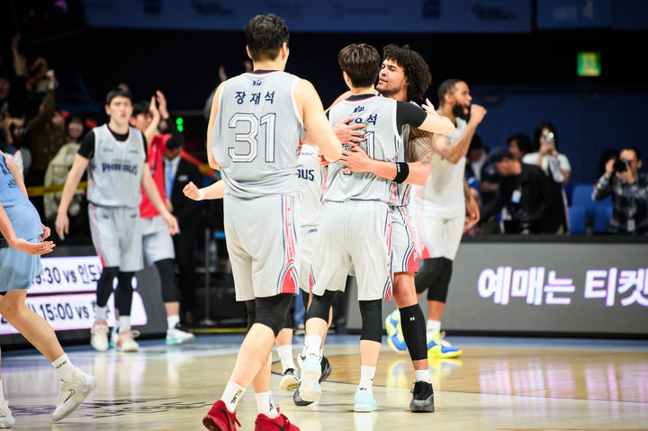 [서울=뉴시스] 프로농구 울산 현대모비스 선수단. (사진 = KBL 제공) *재판매 및 DB 금지