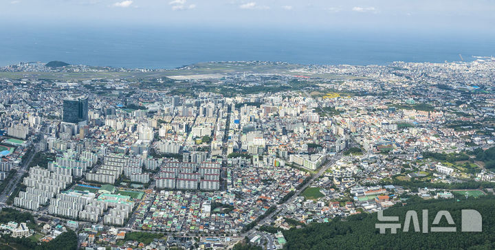 [제주=뉴시스] 임재영 기자 = 제주시 시가지 모습.  (사진=뉴시스DB) ijy788@newsis.com