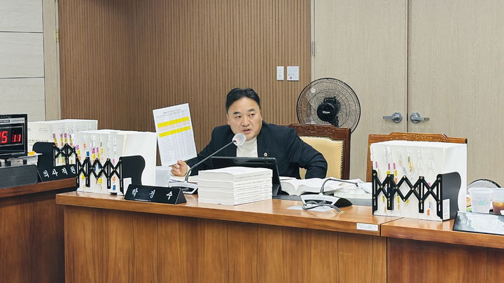 [홍성=뉴시스] 충남도의회 박정수 의원이 20924년도 행정사무감사에서 발언하고 있다. *재판매 및 DB 금지