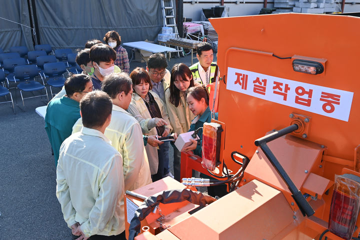 [대구=뉴시스] 대구시 남구는 겨울철 각종 재난과 안전사고를 예방하고 구민들이 안전하고 따뜻한 겨울을 보낼 수 있도록 '겨울철 종합대책'을 추진한다. (사진=대구시 남구 제공) 2024.11.14. photo@newsis.com *재판매 및 DB 금지