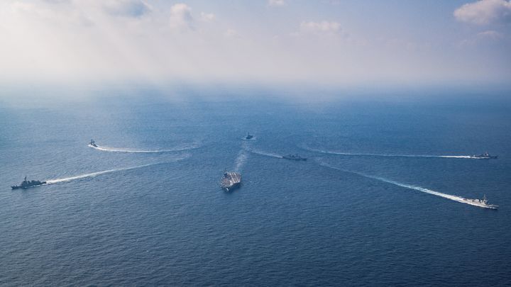 [서울=뉴시스] 주러시아 일본 대사는 28일(현지시각) 현재 미국의 중거리 미사일을 일본 영토에 배치할 계획은 없다고 밝혔다. 자료 사진에서, 지난 13일 제주 남방 공해상에서 한미일 다영역 훈련인 '24-2차 프리덤 에지' 훈련을 실시하고 있다. 2024.11.29. *재판매 및 DB 금지