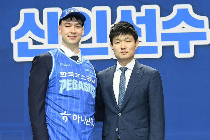 [서울=뉴시스] 신인 드래프트 4순위 손준. (사진=KBL 제공)  *재판매 및 DB 금지