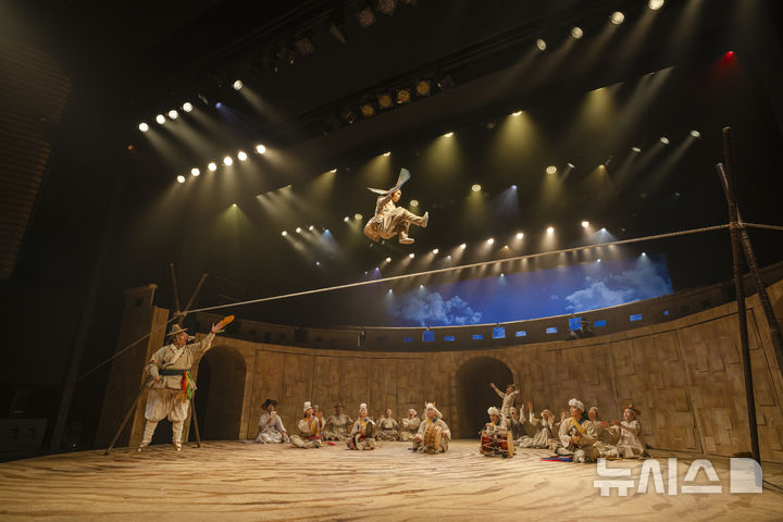 [서울=뉴시스] 창극 '이날치전' 공연 모습. (사진=국립극장 제공) photo@newsis.com *재판매 및 DB 금지