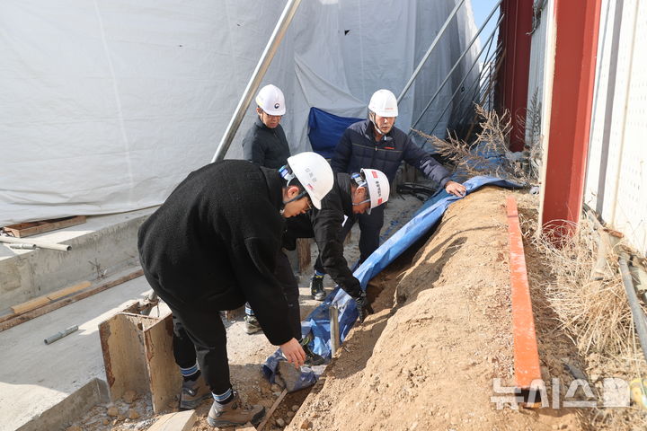 [대전=뉴시스] 조달청이 맞춤형 공사현장에 대한 동절기 점검에 나선다. 사진은 동절기 건설공사 현장.(사진=조달청 제공)