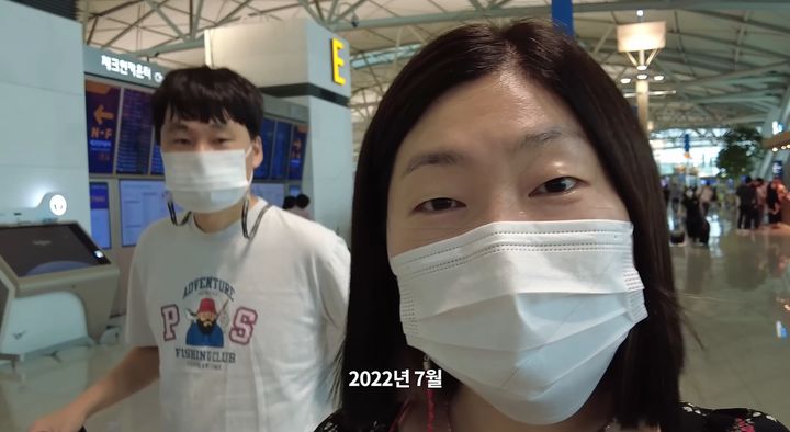 [서울=뉴시스]유튜브 채널 '심지이즈백'은 지난 9일 '전세금 뺀 1억원 들고 다녀온 14개국 33개 도시 797일간의 세계 여행 총정리'라는 제목의 영상을 게재했다. (사진=심지이즈백 채널 캡처) 2024.11.19. photo@newsis.com *재판매 및 DB 금지