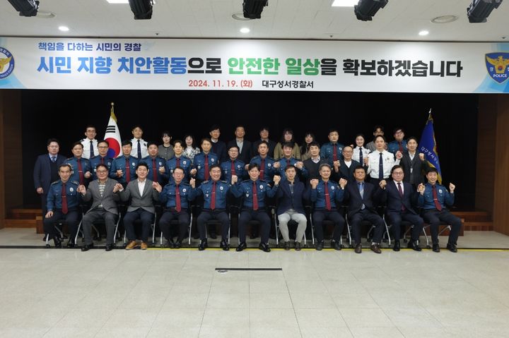 [대구=뉴시스] 이승협 대구경찰청장이 19일 오전 성서경찰서를 찾아 '경찰 핵심 정책과제 간담회'를 개최했다. (사진=대구경찰청 제공) 2024.11.19. photo@newsis.com  *재판매 및 DB 금지